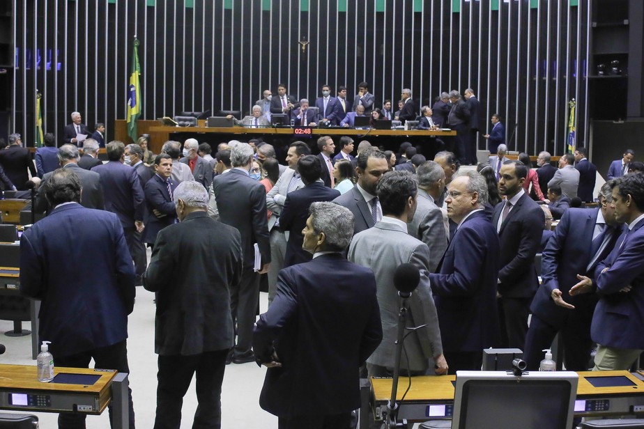 Articulação. Plenário da Câmara durante votação: aglutinação partidária pode amenizar adversidades que Lula enfrentará no Congresso