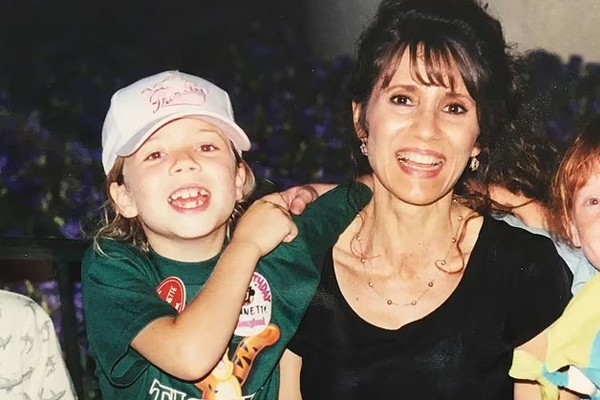 Jennette McCurdy e sua mãe, Debbie (Foto: Reprodução / Instagram)