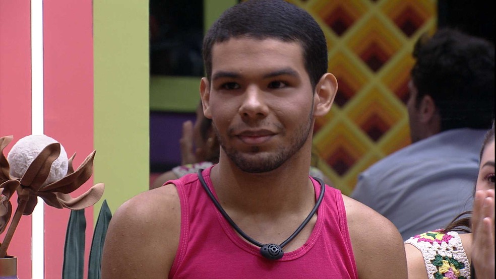 Vin&iacute;cius foi indicado pelo contragolpe de Gustavo &mdash; Foto: Globo