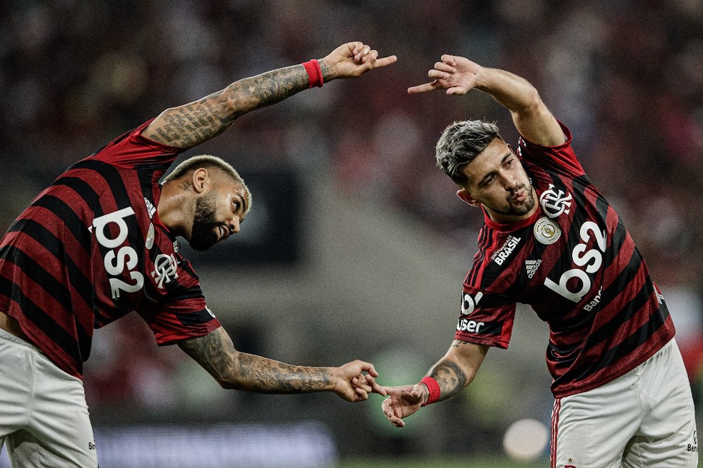 Gabigol e Arrascaeta fazem "fusão" em comemoração do Flamengo — Foto: André Mourão / FotoFC