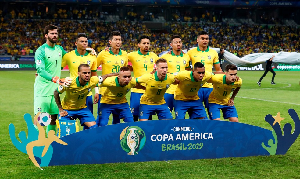 Seleção que começou a semifinal diante da Argentina — Foto: Reuters