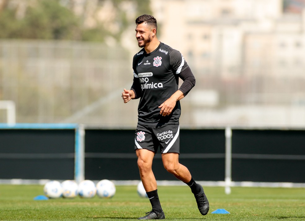 Giuliano durante treinamento do Corinthians — Foto: Rodrigo Coca/Agência Corinthians