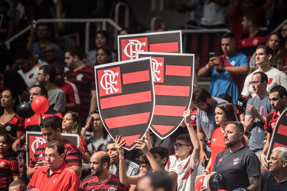 Torcida do Flamengo no Maracanãzinho no jogo 1 da final contra o Franca — Foto: Paula Reis