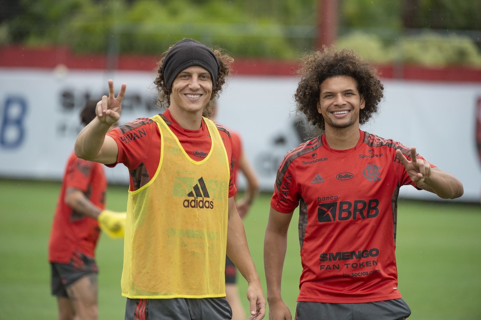 David Luiz e Arão no treino do Flamengo — Foto: Alexandre Vidal/Flamengo