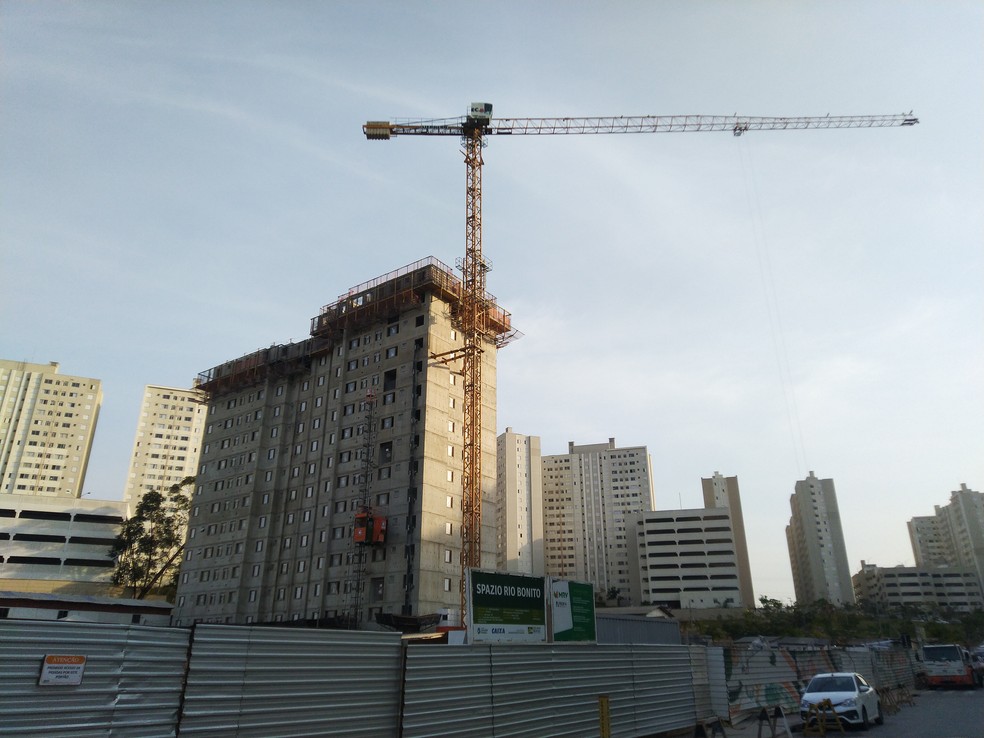 Edifício residencial em construção na Avenida Raimundo Pereira de Magalhães, no Jardim Íris, na Zona Norte de São Paulo — Foto: Gustavo Honório/G1