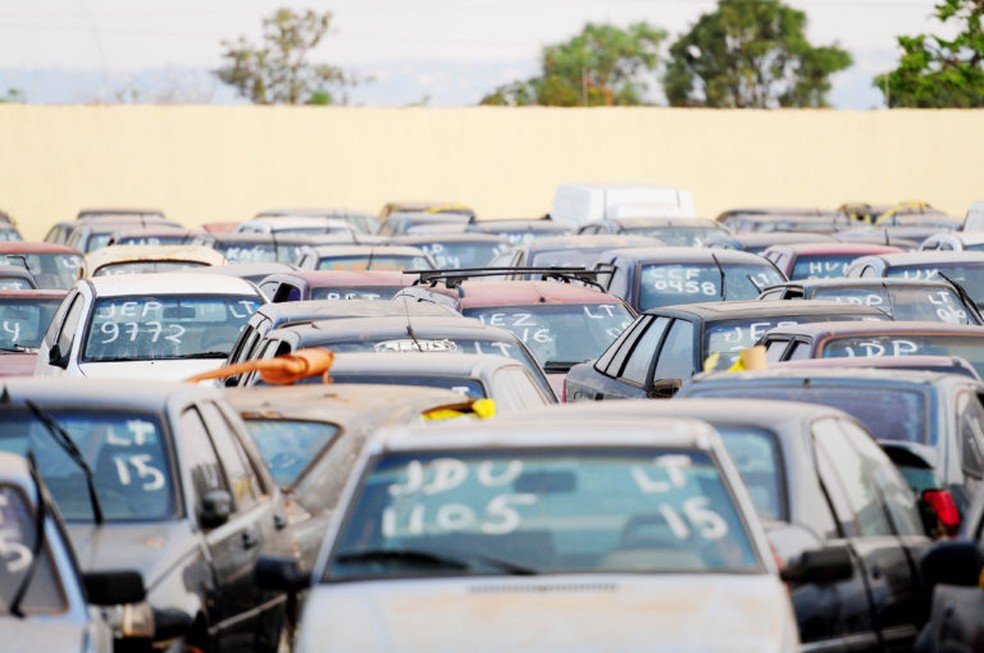 DER faz leilão de veículos apreendidos — Foto: Gabriel Jabur/Agência Brasília