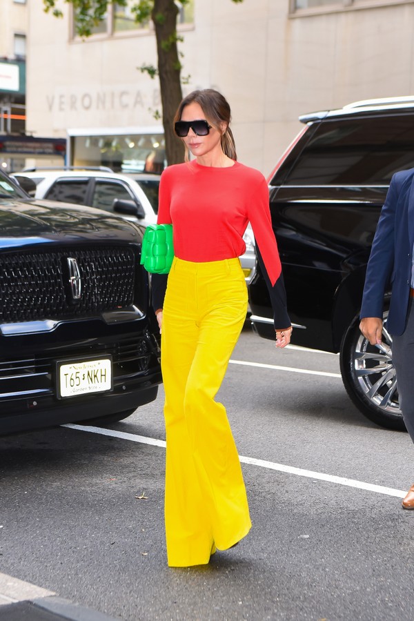 NEW YORK, NEW YORK - OCTOBER 12: Victoria Beckham is seen in Manhattan on October 12, 2021 in New York City. (Photo by Robert Kamau/GC Images) (Foto: GC Images)