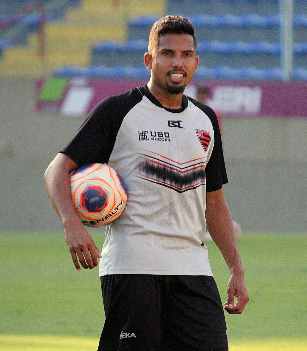 Lateral que está no Corinthians fica sem contrato nessa quarentena 