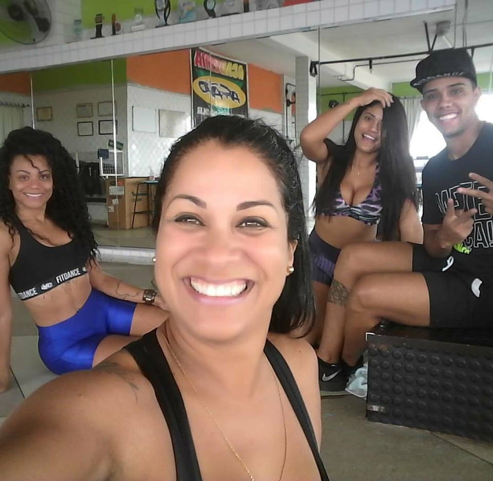 Professora durante aula de dança em Santos (Foto: Arquivo Pessoal)