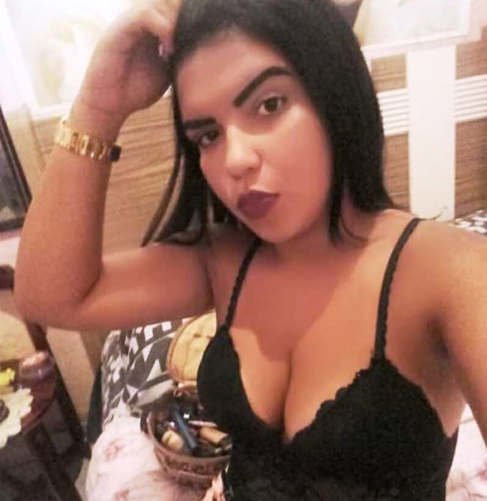 Isabele Pedroso tem 15 anos e está desaparecida no litoral de SP (Foto: Arquivo Pessoal)
