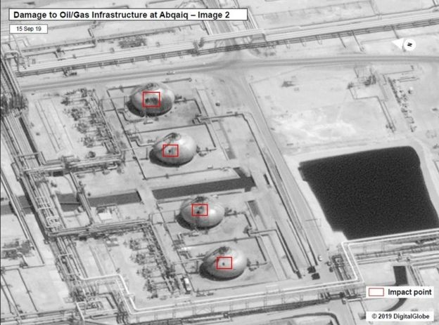 BBC: Imagem de satélite divulgada pelo governo dos EUA que mostra aparente dano causado na maior refinaria de petróleo do mundo, na Arábia Saudita (Foto: GOVERNO DOS EUA/DIGITAL GLOBE VIA BBC)