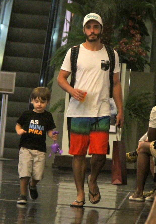 Thiago Rodrigues e o filho, Gabriel (Foto: Daniel Delmiro/AgNews)