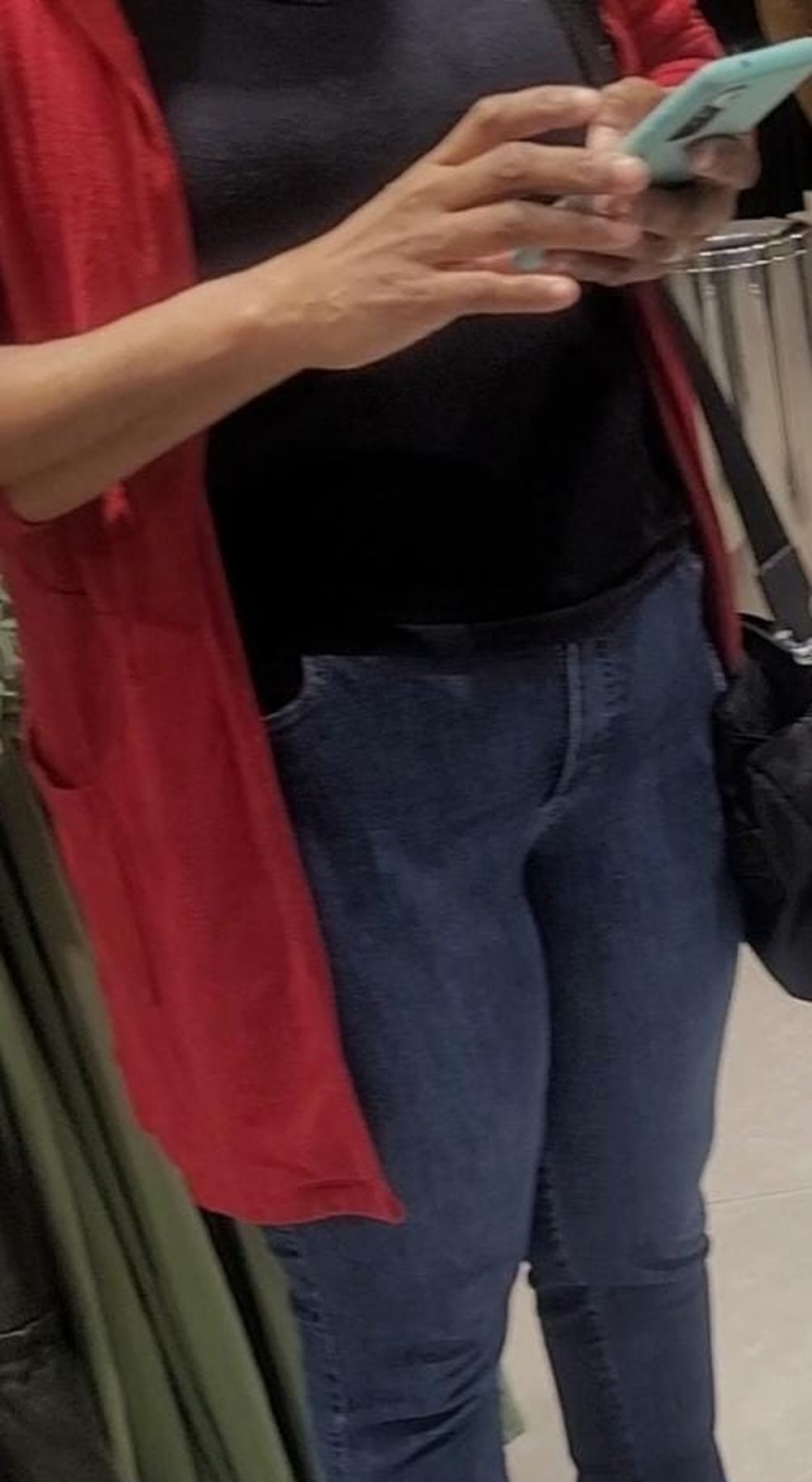 Vítima estava escolhendo roupas em uma loja em Santos quando sofreu racismo — Foto: Arquivo pessoal