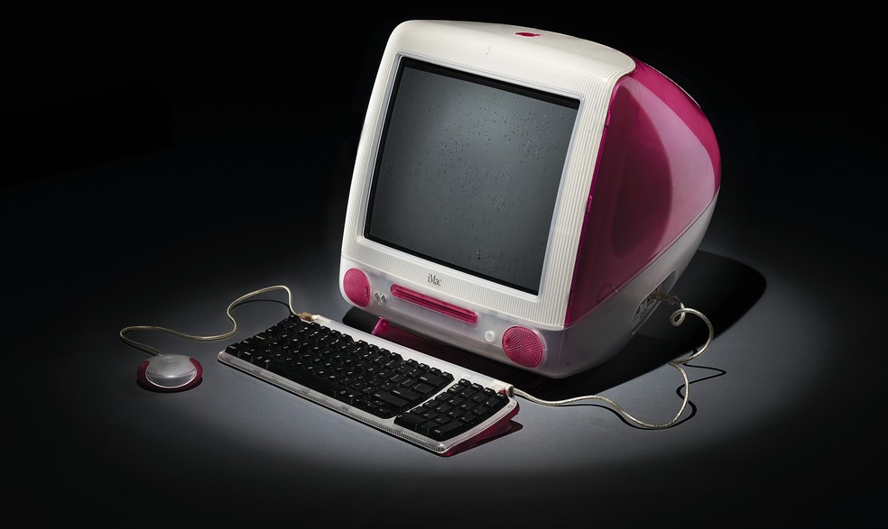 iMac rosa usado por Wales também está à venda — Foto: Reprodução/Christie's
