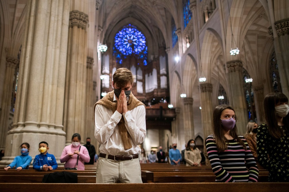 Nova York - Culto de domingo de Páscoa na Catedral de São Patrício, em Nova York — Foto: Eduardo Munoz/Reuters