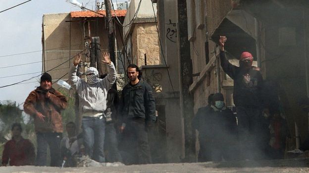BBC Protestos contra o governo de Assad tomaram as ruas da Síria em 2011 (Foto: AFP via BBC)