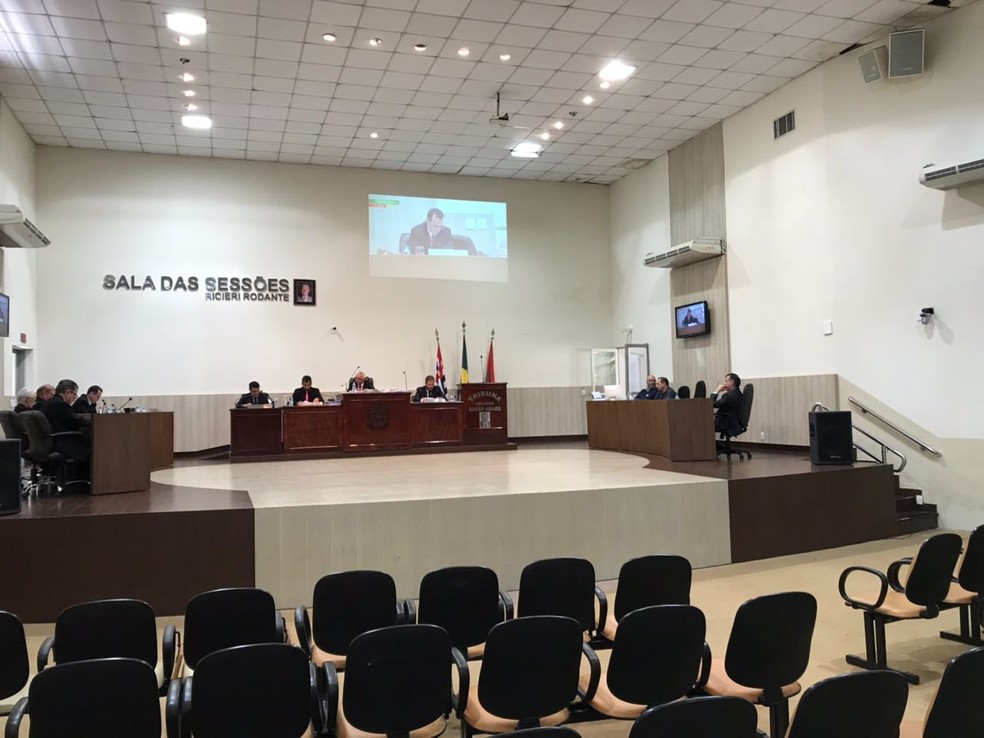 Câmara recebeu carta de renúncia minutos antes de votação da cassação do prefeito de José Bonifácio, Celso Calgaro — Foto: Fernando Daguano/TV TEM/Arquivo