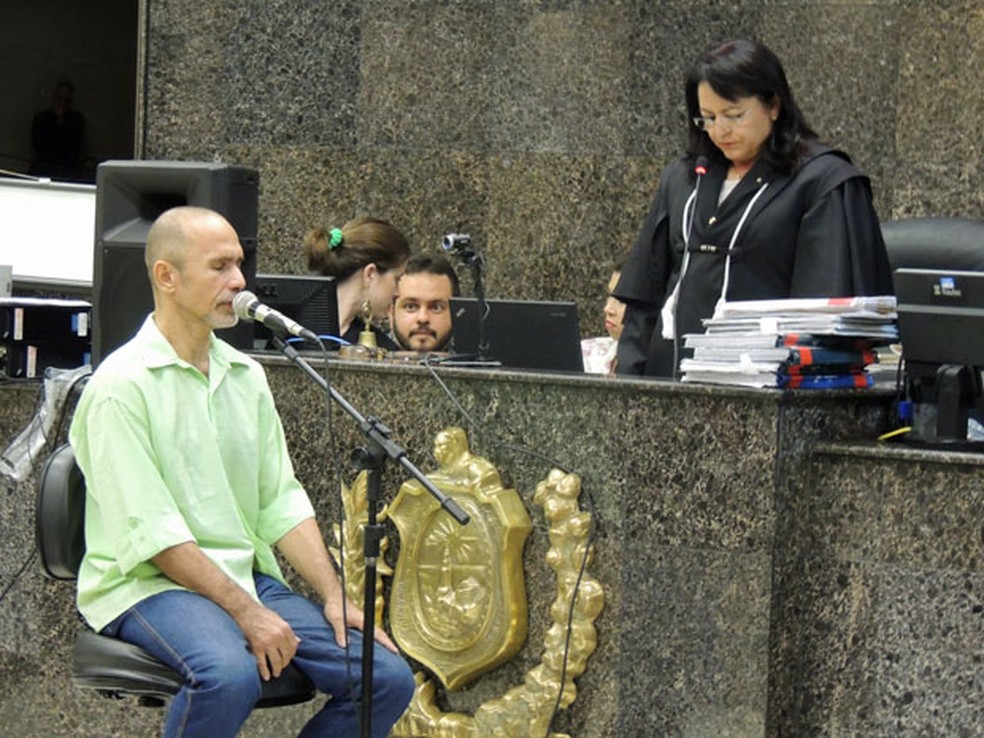 Jorge BeltrÃ£o permanececeu de olhos fechados durante todo o depoimento em 2014 â€” Foto: Anna Tiago/G1/Arquivo