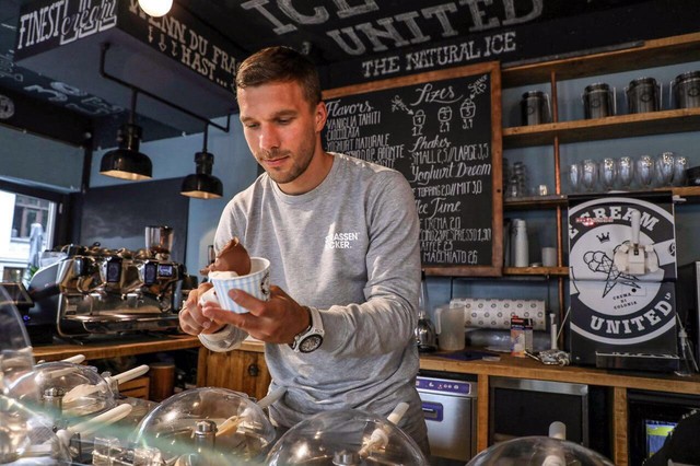 Podolski diz que vê jogos do Fla e elogia Vinicius Junior: Grande talento