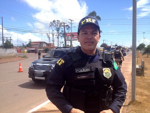 Inspetor da PRF Jefferson Oliveira rodovida operação prf acidentes estradas fim de ano (Foto: Jéssica Alves/G1)