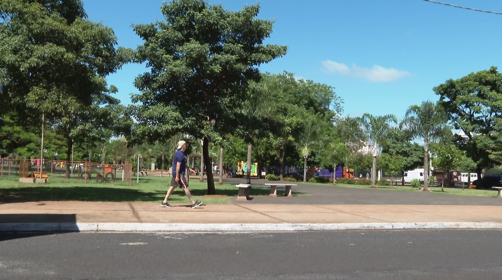A Pra&ccedil;a Mateus Nader Nemer, conhecida como Pra&ccedil;a da Bicicleta, em Ribeir&atilde;o Preto &mdash; Foto: Chico Escolano/EPTV
