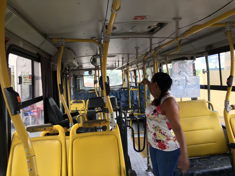 Passageiros protestam no Parque Alexandrina, em Presidente Prudente (Foto: Stephanie Fonseca/G1)