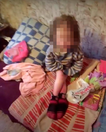 Menina de oito anos é resgatada de família adotiva na Rússia (Foto: Reprodução)