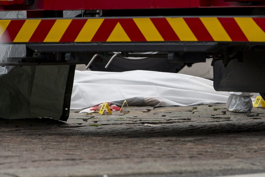 Resultado de imagem para Homem deixa 2 mortos e 8 feridos na Finlândia após ataque com faca