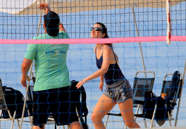 Nathalia Dill conta que vôlei de praia é aliado a seus cuidados com o corpo (Foto: AgNews)