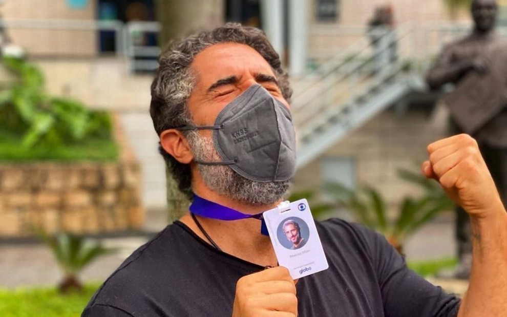 Marcos Mion mostra crachá de funcionário da Globo (Foto: Reprodução/Instagram)