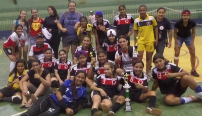 Time feminino de futsal sub-17 de Presidente Venceslau (Foto: Secretaria de Esportes de Venceslau / Divulgação)