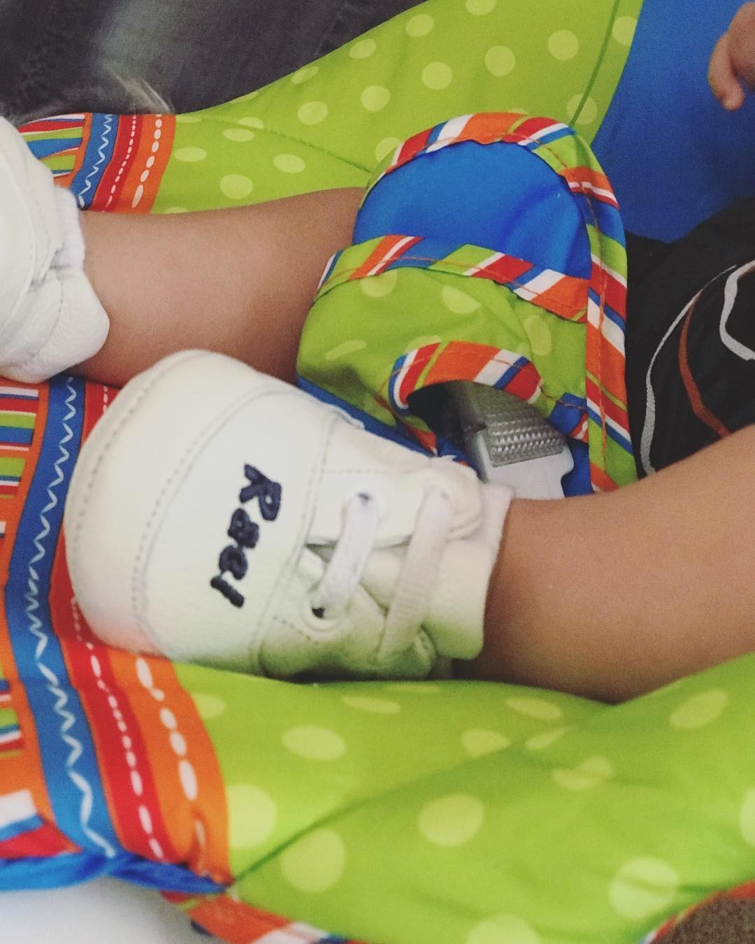 Os pés de Rael, o filhinho de Isis Valverde (Foto: Reprodução Instagram)