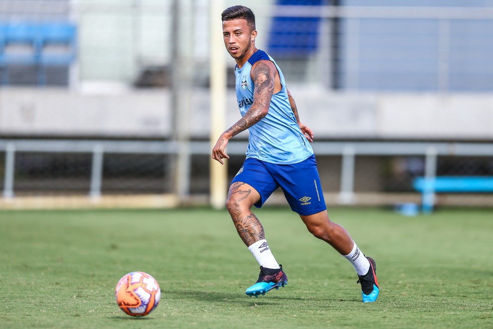 Matheus Henrique tem o apoio de parte da torcida para ser escalado — Foto: Lucas Uebel / Grêmio FBPA