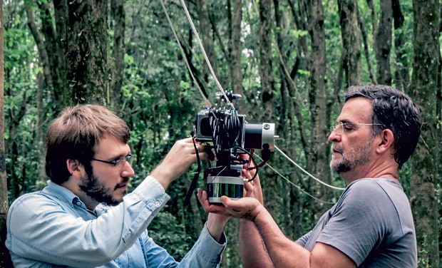 Acurácia Gasparoto (à esq.) e Rodrigues, da Treevia: o equipamento é mais preciso do que drones ou fotos de satélite (Foto: Divulgação)