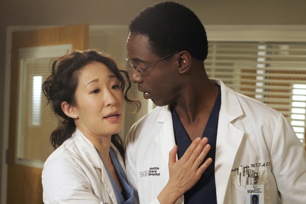 Cristina Yang (Sandra Oh) and Preston Burke (Isaiah Washington) in a scene from Season 3 of Grey's Anatomy (Photo: Disclosure)