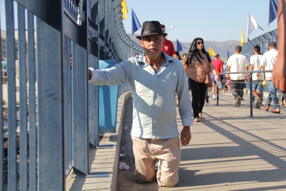 Passarela da Fé Aparecida (Foto: Carlos Santos/G1)