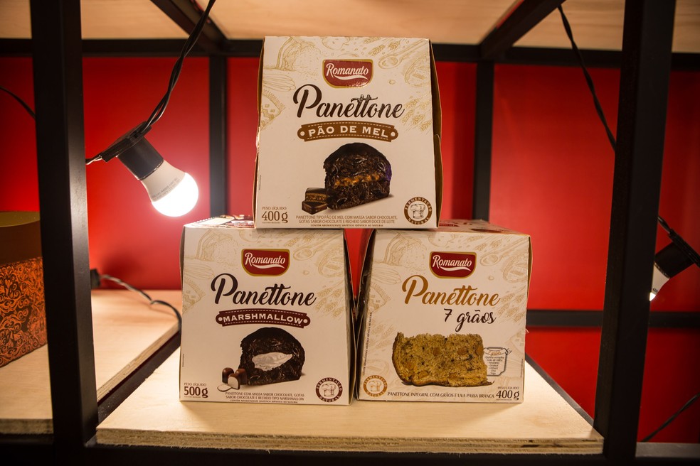 Panetones com recheios de marshmallow e pão de mel e integral com sete grãos são destaques da Romanato — Foto: Fabio Tito/G1