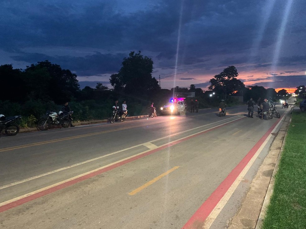 Abordagem no trânsito ocorreu na Avenida Tancredo Neves, no bairro Jardim Aeroporto — Foto: Polícia Militar de Mato Grosso/Assessoria