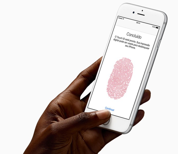 iPhone 6S tem sensor de digitais Touch ID melhorado (Foto: Divulgação/Apple)