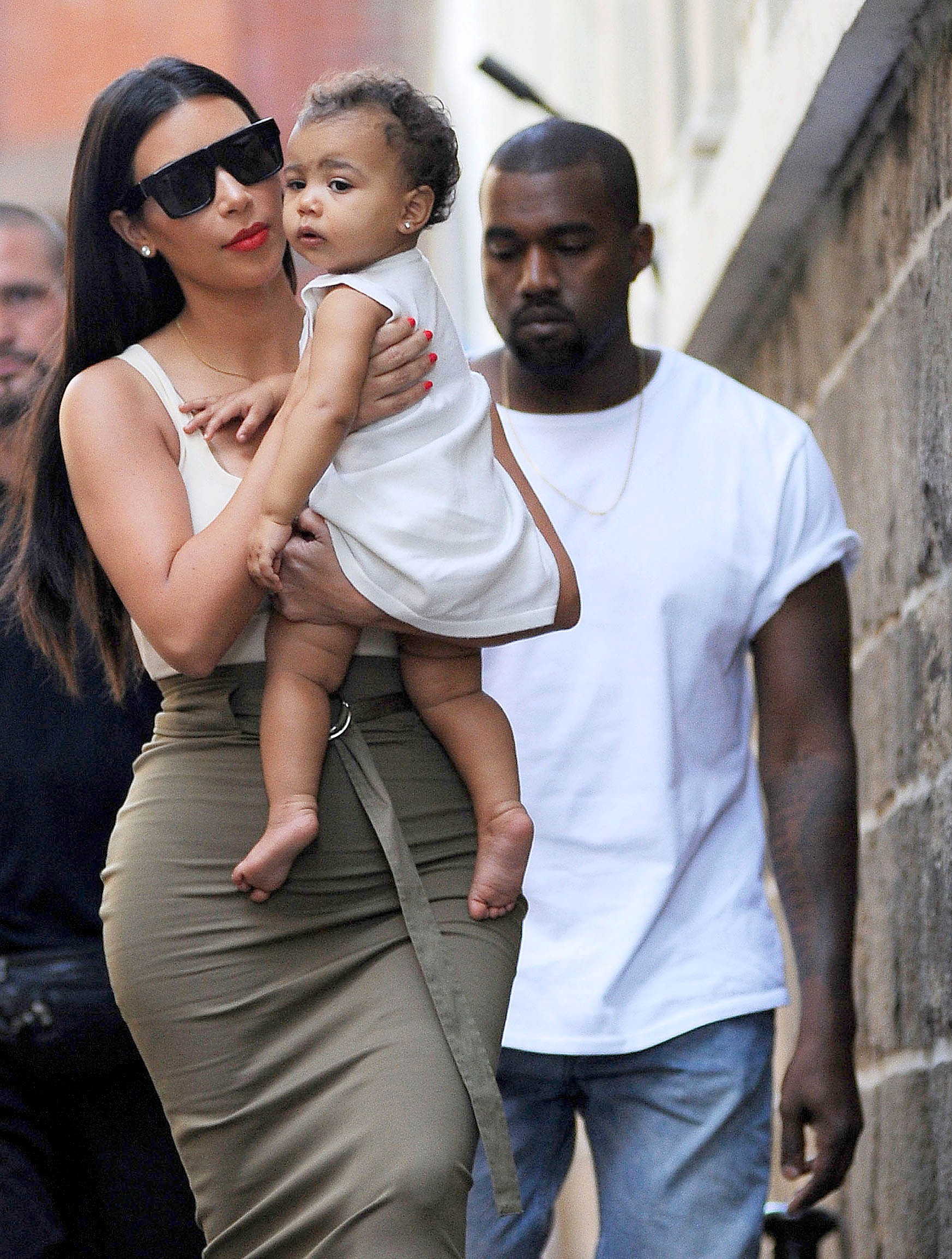 Kim Kardashian, North e Kanye West (Foto: The Grosby Group)