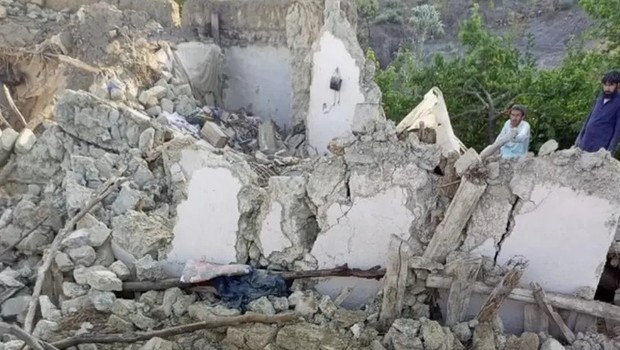 Muitas casas no Afeganistão estão em estado precário, mesmo antes do terremoto (Foto: GOVERNO DO AFEGANISTÃO via BBC)