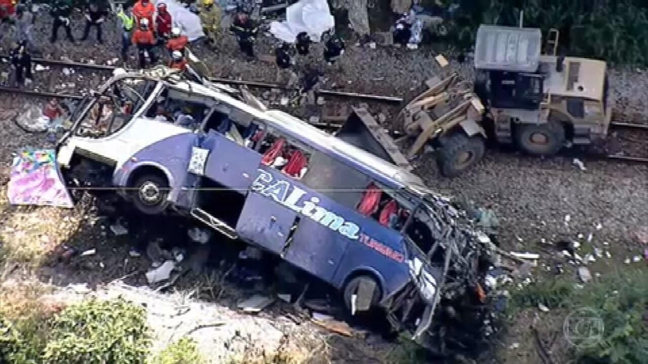 Sobe para 18 o número de mortos em acidente de ônibus em João Monlevade (MG)