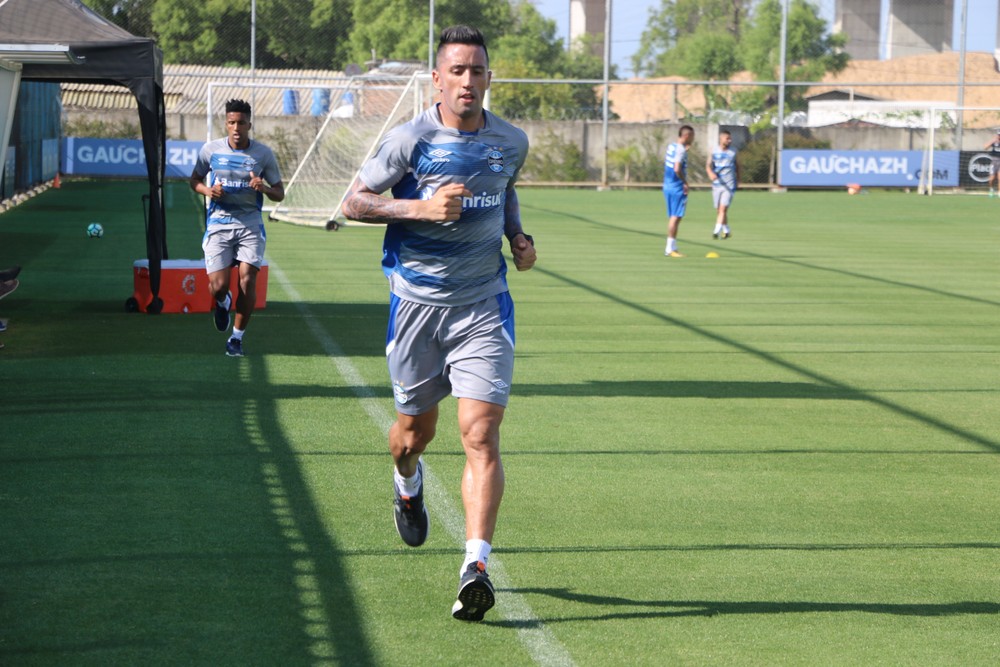 Barrios, Cortez e Arroyo voltam a correr em treino sem titulares do Grêmio