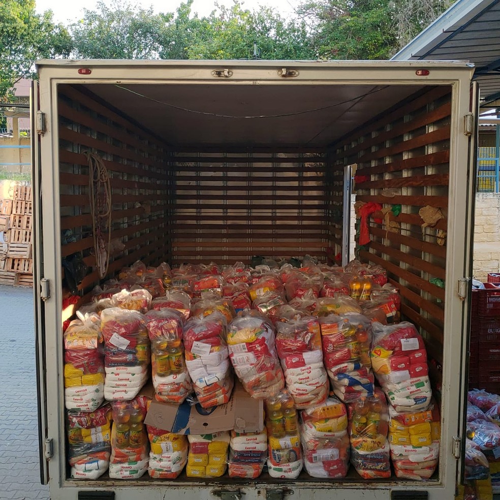 Cufa arrecadou toneladas de alimentos para ajudar fam&iacute;lias carentes na pandemia &mdash; Foto: Divulga&ccedil;&atilde;o/Cufa-RS