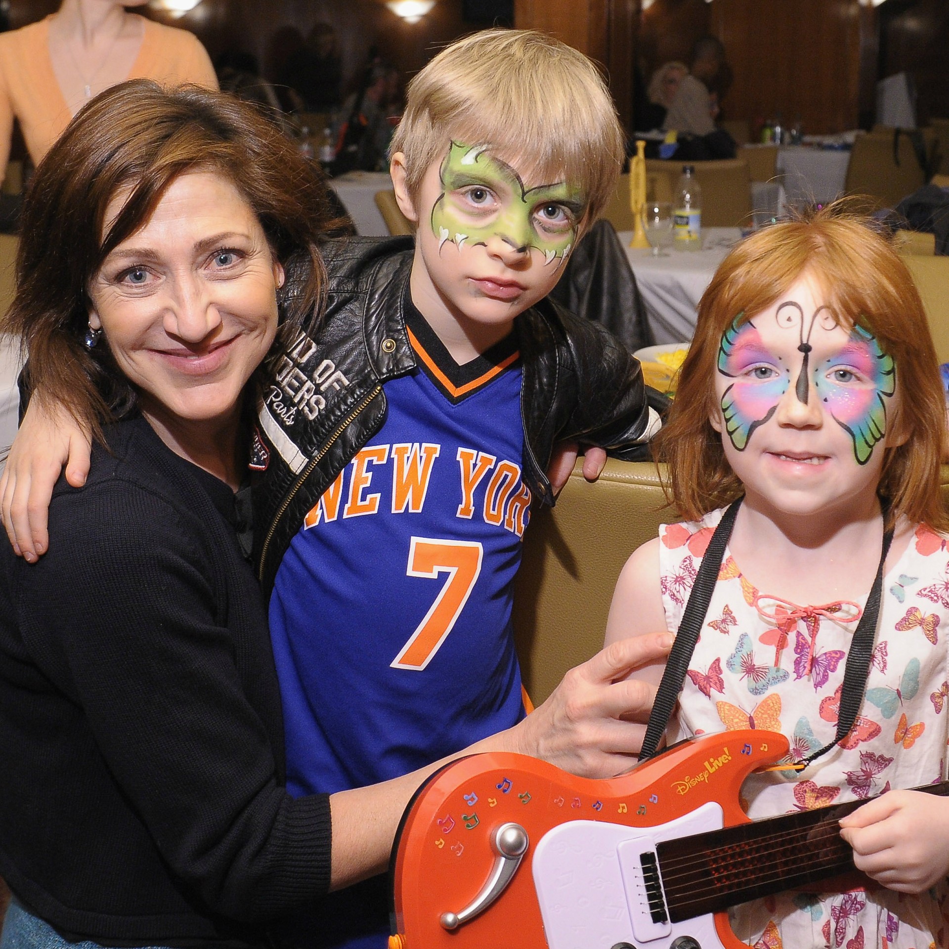 A atriz Edie Falco é quem cria os filhos, Anderson e Macy. (Foto: Getty Images)