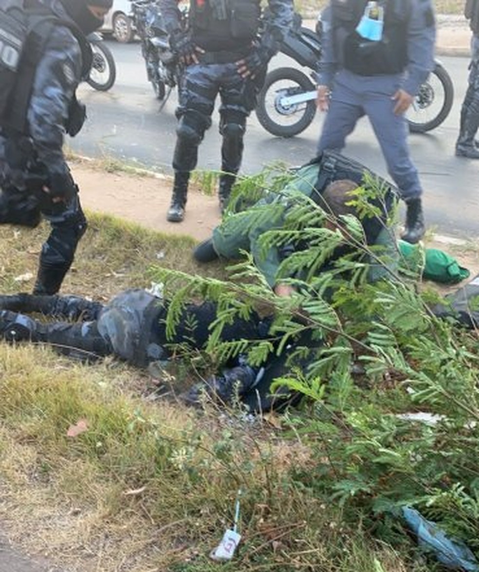 Policial quebra braço e tem hemorragia após ser atingida por motorista em fuga em Cuiabá — Foto: Divulgação