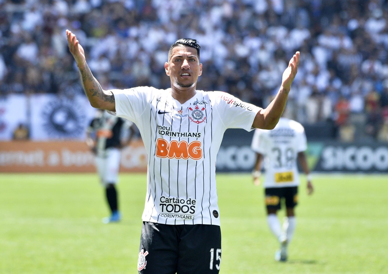 [ANÁLISE] Corinthians joga mal, mas ganha e tem boas notícias no extracampo