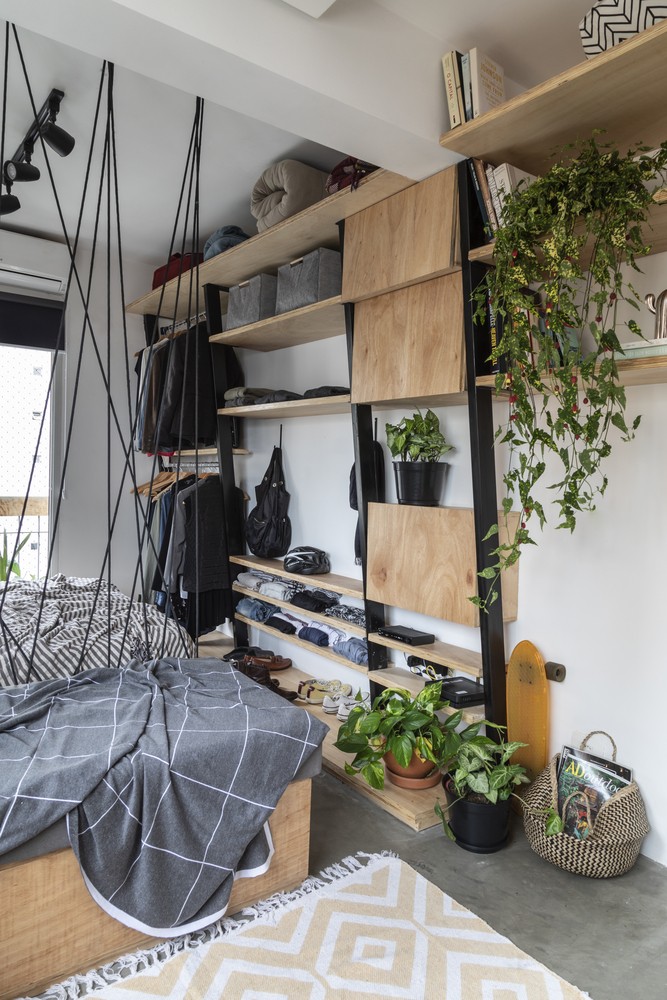 Décor do dia: quarto de studio com estilo industrial e plantas (Foto: Evelyn Müller)