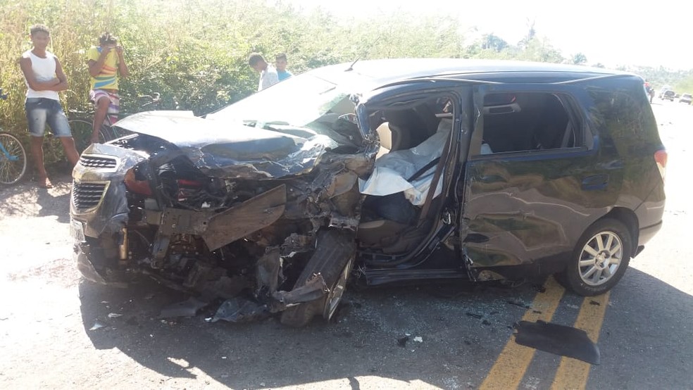 Segundo a PRF, o condutor do veículo era taxista e transportava passageiros de Mata Roma para São Luís (Foto: Divulgação/PRF)