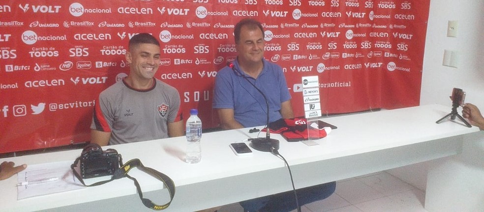 Gegê é apresentado como reforço do Vitória para a temporada 2023 — Foto: Rafael Teles